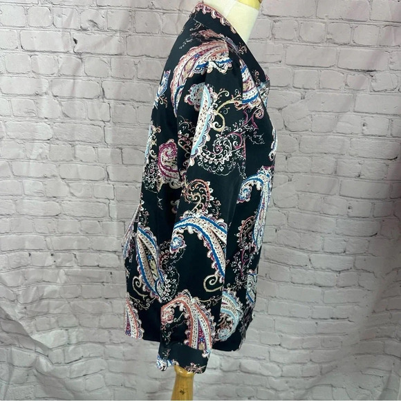 Chico's no-iron paisley button front top size 1 (medium 8( - Picture 7 of 8